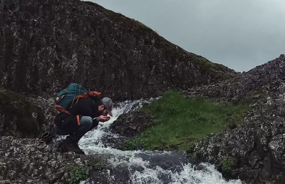 Möchten Sie Ihr Wasser beim Wandern reinigen? Entdecken Sie 6 Ausrüstungsgegenstände, um Wasser beim Camping zu reinigen und zu klären.